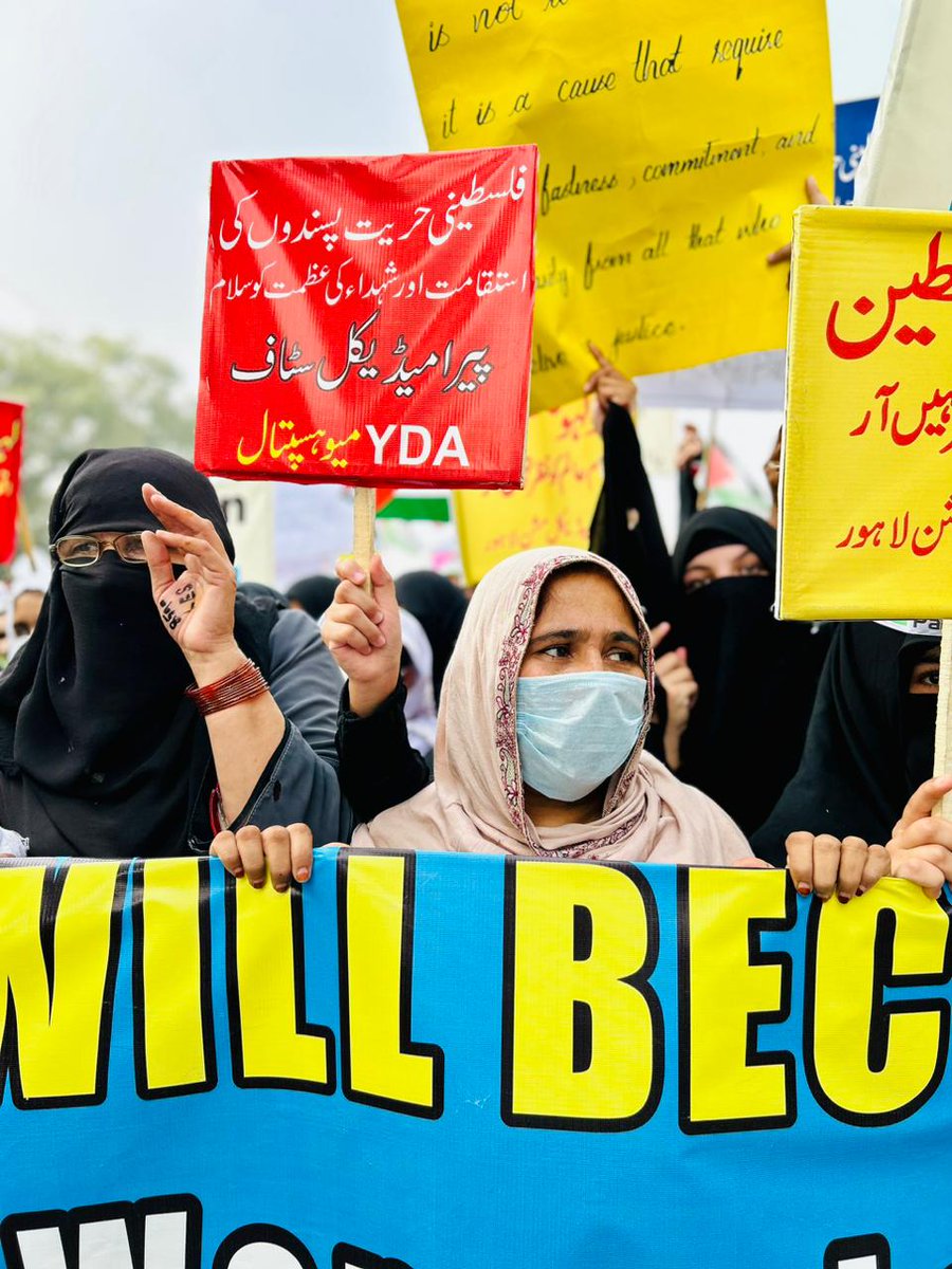 HAMXA_1011's tweet photo. جو مجھے ملک تک مانتے ہی نہیں
ساری دنیا کے وہ رہنما بھی سنیں
صرف لاشیں ہی لاشیں میری گود میں
کوئی پوچھے میں کیوں اتنا غمگین ہوں
میں فلسطین ہوں
#القدس_خواتین_مارچ_لاہور
#القدس_خواتین_مارچ_لاہور https://t.co/xzdjfClwjO
