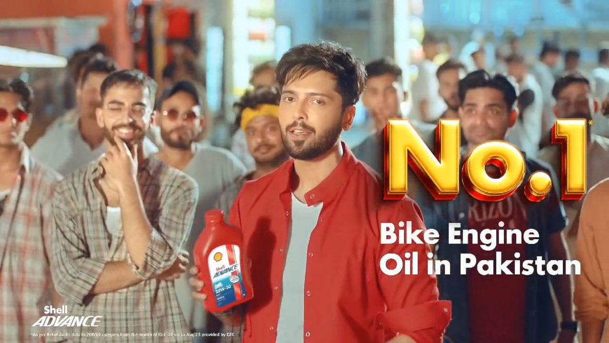 Shozab_says's tweet image. He is the best performer Bike engine oil to boost the performance of your bike. 
#BikeChalegiAdvanceChalegi #UstadoonKaUstaad #ShellAdvance #FahadMustafa