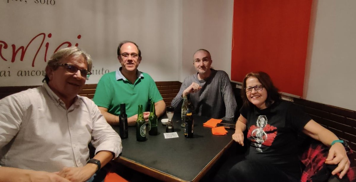 AventurasAD's tweet image. El viernes pasado hicimos una mini-quedADa varios componentes de #AventurasAD. Vemos de izquierda a derecha a Carlos Marqués, Manuel González, Juanjo Muñoz y Eva Samitier. Quizá repitamos este mismo mes, y con más gente, si concertamos disponibilidades… 😊