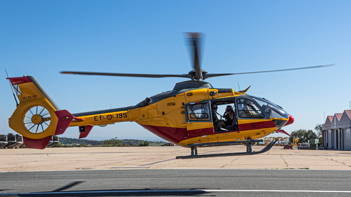 esmejorsinprisa's tweet photo. Cazadora cazada!!
#famet #ejercitodetierra #baseaereacolmenarviejo #LECV #EC135T2 #aviationlover #picoftheday #spotterlife #aerotrastornado #photooftheday #spotting #planeporn #instaaviation #avporn #aviationgeek #aviationdaily #instaplane #aviationphotography https://t.co/nnBqgSEDWQ