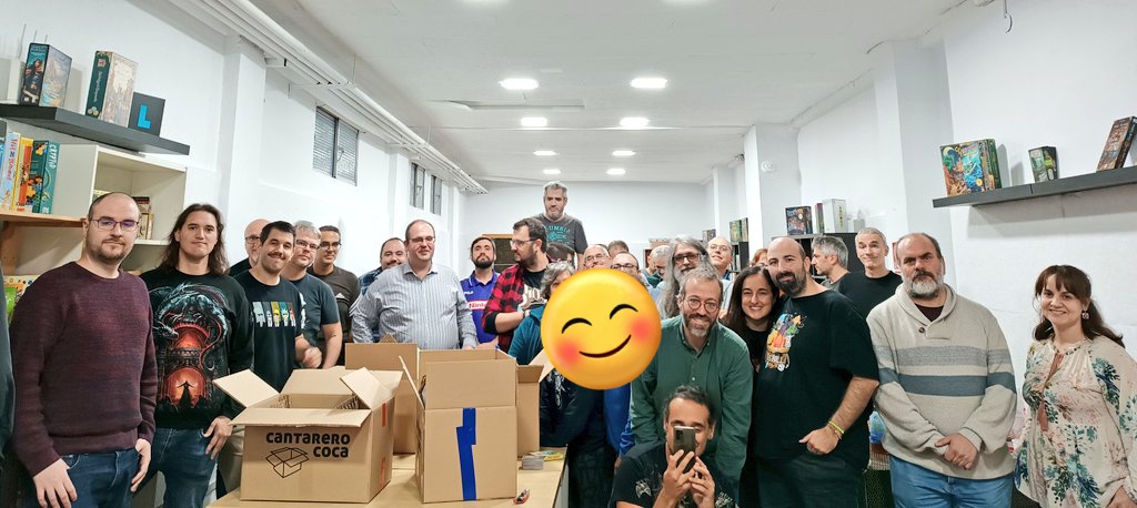 DA2juegos's tweet photo. Ayer fue un día muy especial para el club. Estos últimos meses hemos estado renovando las instalaciones (sin quedan sorpresas potentes) e hicimos una fiestecita de reinauguración con comida comunal y sorteo de más de 25 juegos entre los socios y socias.¡Gracias a todes por venir! https://t.co/0gejb7UdJZ