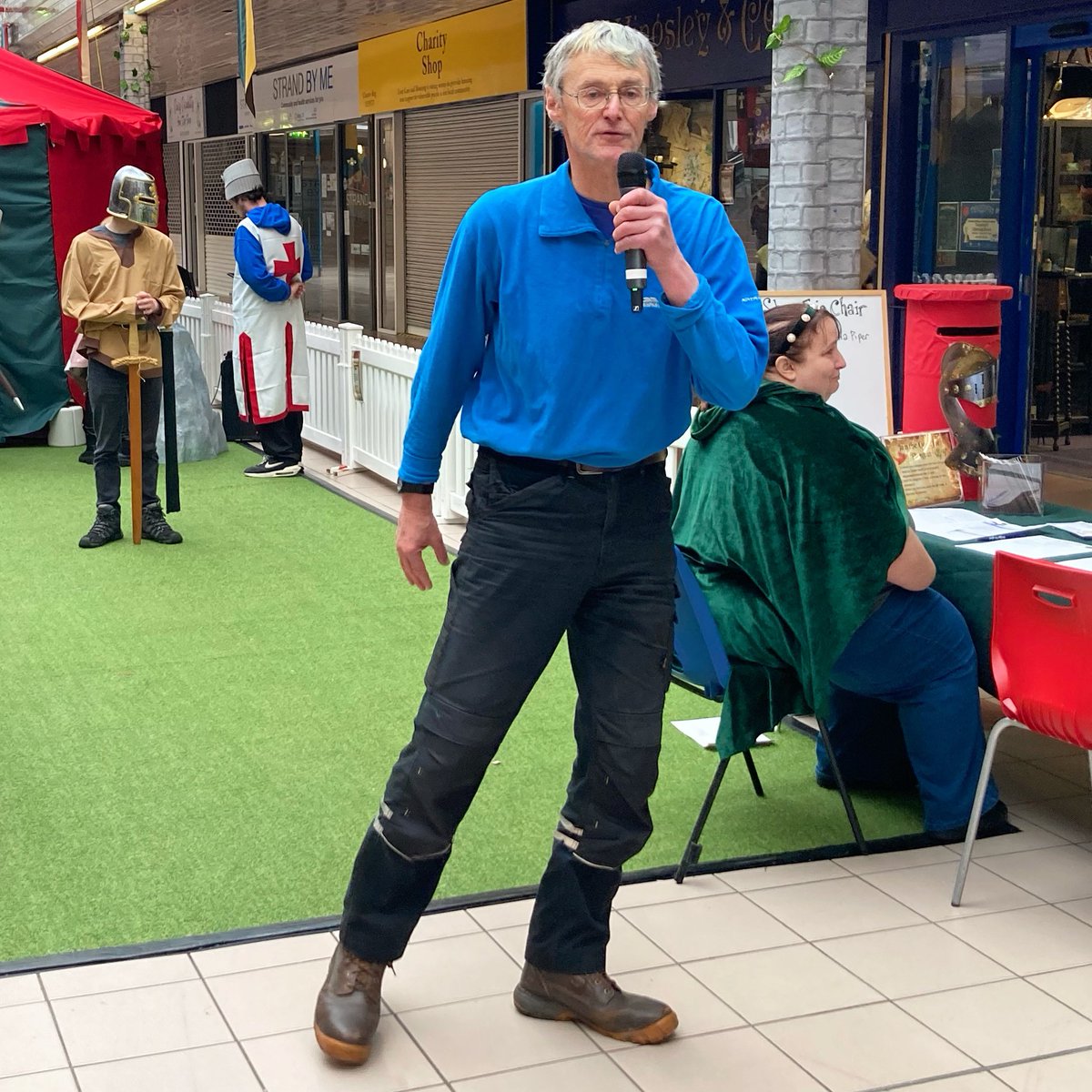 LivLitCycle's tweet photo. Brilliant bard Lari Parc brought his fascinating odes from Wales yesterday to the #Bootle Children’s Literary Festival #StoryFair at #BootleStrand. 
#BCLF #livlitcycle #liverpoolreads #liverpoolwrites #liverpoolspeaks https://t.co/QNoozpoNEq