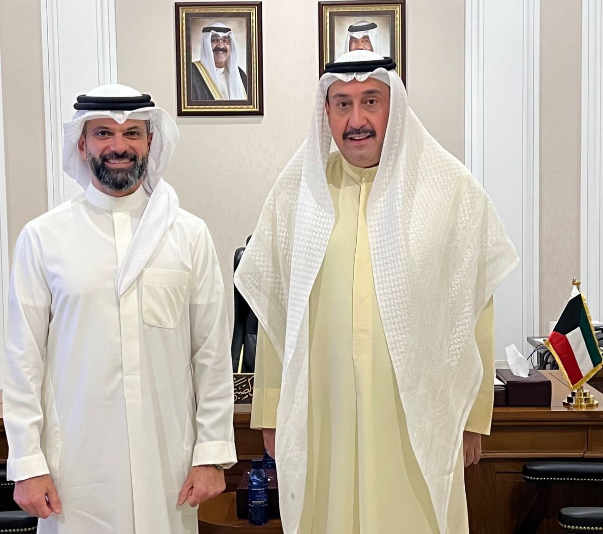 fhmalsabah's tweet photo. 🇰🇼كرم معالي المستشار في #الديوان_الأميري الشيخ #فيصل_الحمود_المالك_الصباح استشاري د.#طارق_بورزق مثمنا جهوده وتفانيه بعمله كطبيب وهو مثال للشباب الكويتي الذي يحتذى به في التميز بعمله مؤكدا على ان الكويت ولاّدة للمتميزين والكفاءات 
@faisalalsabah https://t.co/zirqX1kp7w