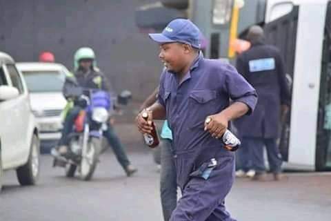 Tumeangusha bia mbili.
HALFTIME 
Seal 2 v 1 Tusker 
#MSealNaSportPesa