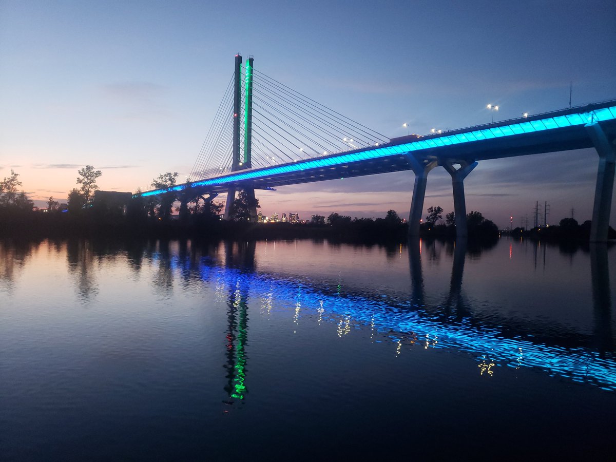 Found this beautiful spot as we were passing through locks by Montreal. Then the sun went down and the lights came on 😍. Not rushing through life is so important! I don't even want to think of all the beauty I missed when i was rushed. #sailing #sail #sailboat #bridge #grateful