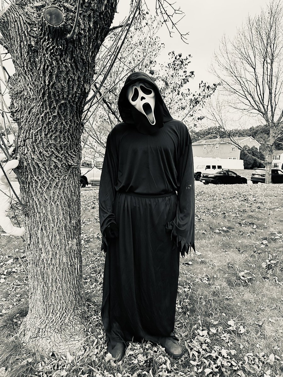 ef0nn's tweet photo. Belated Halloween post - What’s your favorite scary movie? 💀🔪 https://t.co/WdCPgzhgCs