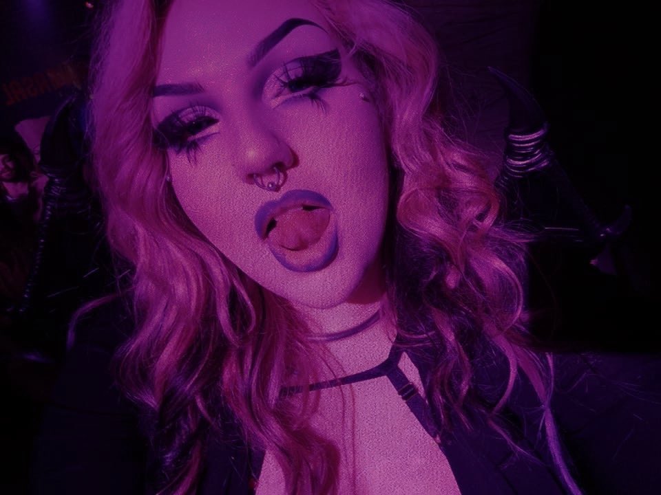 Radiobyebye_'s tweet photo. Just a Thicc succubus ready ready to eat the hearts and souls of men 😘 https://t.co/2JEGIv1PLJ