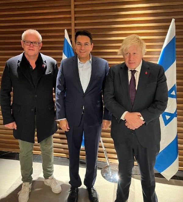 DarylTractor's tweet image. Very rare to see this level of tailoring nowadays, even on the wealthy. So let&apos;s talk about some of the reasons why it&apos;s great. 

🧵