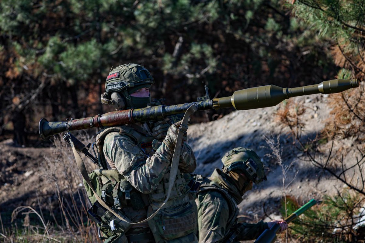 TheGreyPatriot_'s tweet photo. 🇷🇺 Additional pictures of Novorossiysk Air Assault Mountain Unit at work in Zaporozhye. Recently.
#Russia #Russian #Russians #Today #SVO #Army #Military #Mountaineers #Zaporozhye #BMD1 #AK12 #AK12M https://t.co/ibpreRP3kF