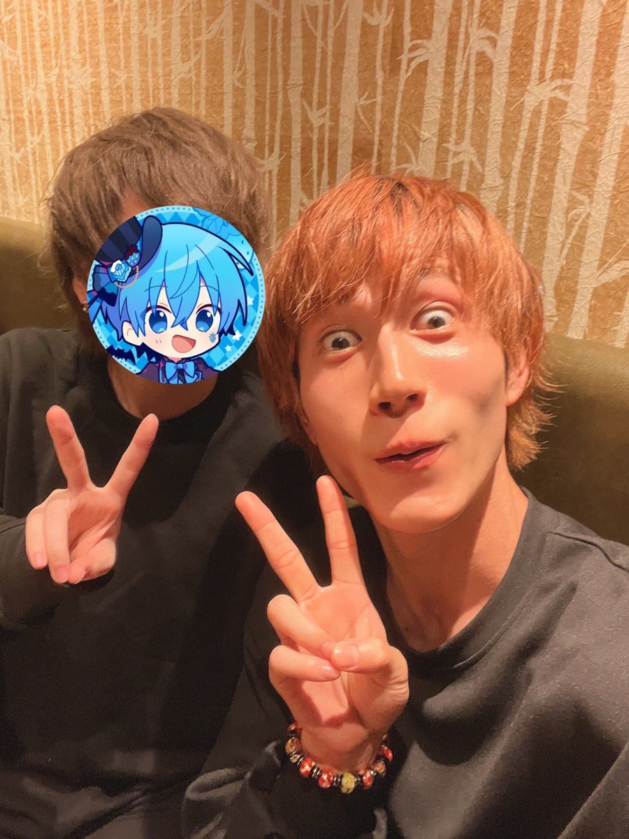 omurice_omelet's tweet photo. 同い年とはいえ初対面なのでいつもより控えめのドヤ顔にしておきました。 https://t.co/ldy3abyA06