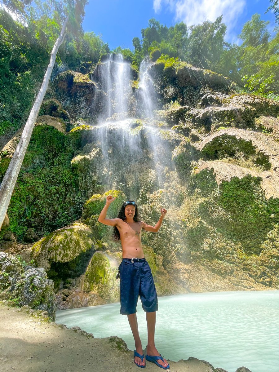 TshSurf21's tweet photo. フィリピン🇵🇭セブ島楽しかった！たいとの始めたシェアハウスとケースケの始めたバジャウ村のゲストハウスに遊びに行きつつ素潜りして離島で1泊したり定番ジンベエザメと泳いだり滝行ったり釣り堀行ったりハウスで飲んだり大富豪ナイトしたりパーティーしたり最高した！友達が海外に拠点作るの嬉しい✌️ https://t.co/s4gDb96vhP