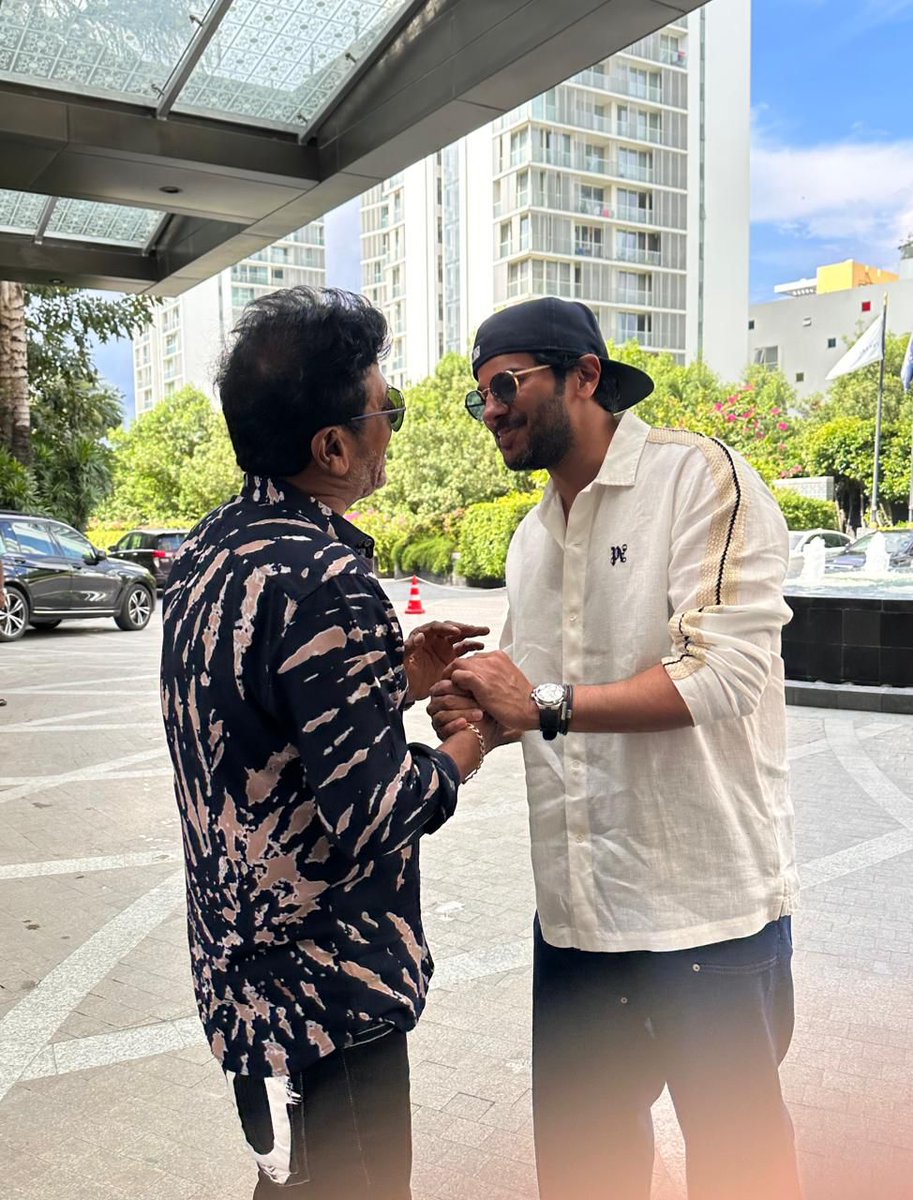 IamHCB's tweet image. Karunada Chakravarthy @NimmaShivanna along with #GeethaShivarajkumar met @dulQuer in Chennai.

#Shivanna #Shivarajkumar #Dulquer
