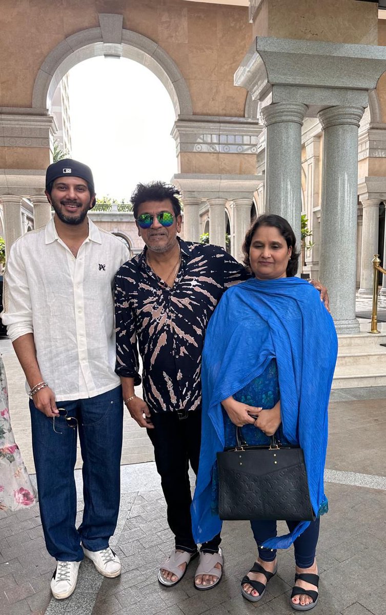 IamHCB's tweet image. Karunada Chakravarthy @NimmaShivanna along with #GeethaShivarajkumar met @dulQuer in Chennai.

#Shivanna #Shivarajkumar #Dulquer