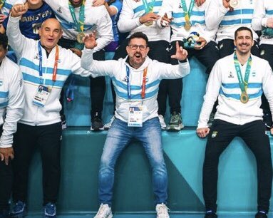 La clasificación olímpica de Argentina es una reivindicación de la figura de Guille Milano. Y me apetece romper esta lanza a su favor. <a href="/MilanoGuille/">Guille Milano</a> es un trabajador nato, un loco de este deporte que lo vive con pasión. Se merecía este éxito, ya como 1º técnico. Enhorabuena amigo