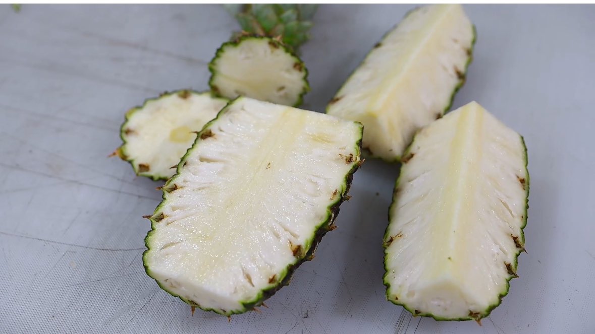 WilliamTchekpe's tweet image. 🚩 🇧🇯🤝🇨🇳  l&apos;#ananas pain de sucre du #Bénin a passé tous  les contrôles sanitaires de la douane chinoise et fait son entrée officielle sur le marché chinois dans le cadre du China International Import Expo @ciieonline #CIEE2023 #Fierement229 #wasexo