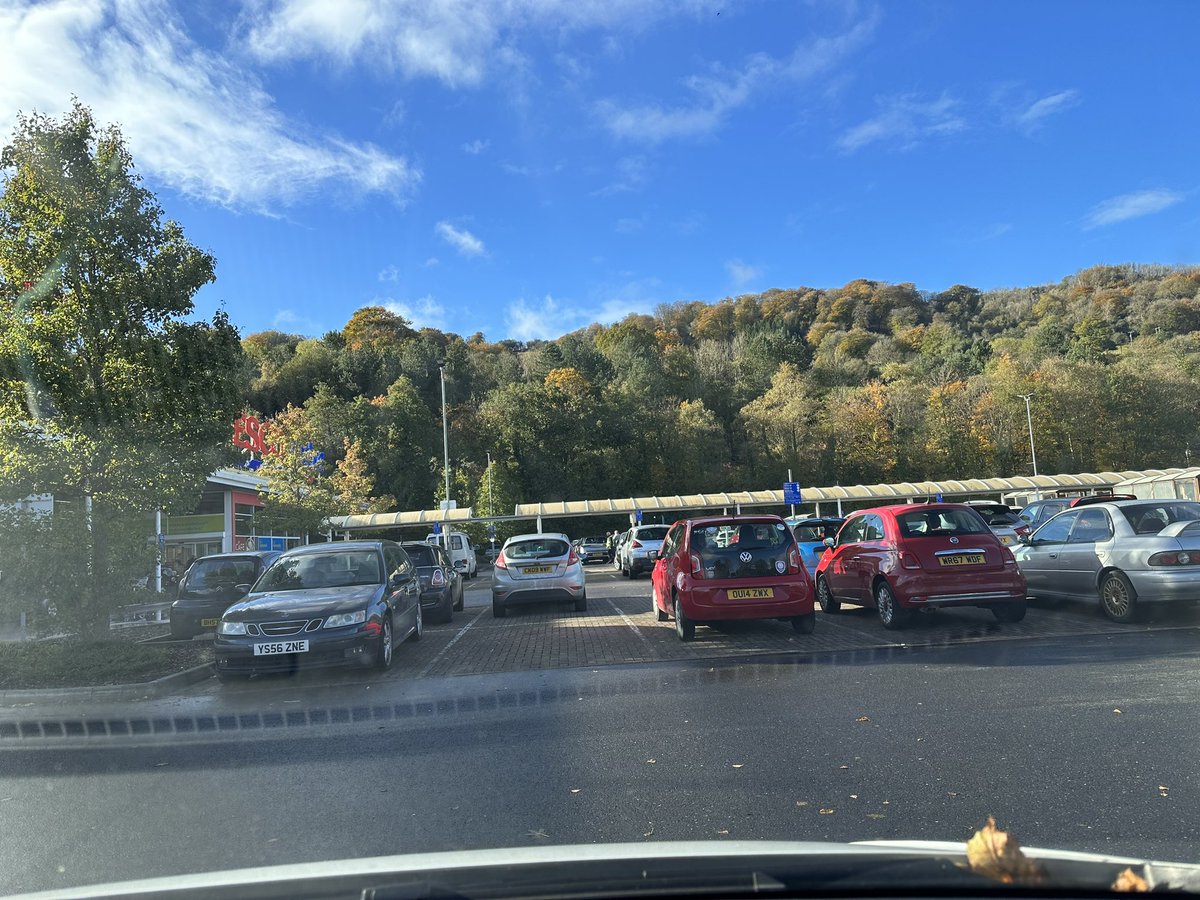 PeoplesTariff's tweet image. Working in #wales today @sarah_go_green first time I experienced the @20splentyforus #twentyISplenty @think_amy 20mph properly @WelshGovernment #thinkAMY personally I love driving at that speed in an EV but have to say it wasn’t observed by others I had cars&amp;amp;cyclists overtake me!