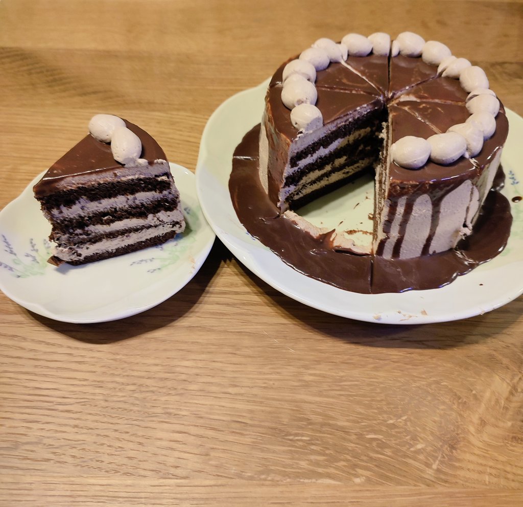 ramuneko__'s tweet photo. 回転台が届いたの��ナッペ初挑戦しました！チョコケーキです
 #チョコケーキ  #お菓子作り  #ケーキ  #ナッペ https://t.co/2ZYEHYSM8B