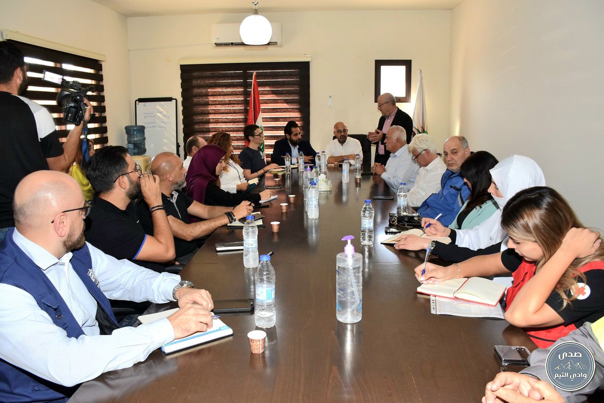 nasseryassin's tweet photo. اجتماعات وورش عمل متتالية خلال الأسبوع الماضي لتطوير وتفعيل #خطة_الطوارئ الوطنية ووضع اطر التنسيق الامثل لتنفيذها عبر خلايا الازمات التي فُعلت في المحافظات واتحادات البلديات بالتعاون مع الوزارات والادارات والمنظمات الدولية والجمعيات الاهلية. 

الايام الماضية في صور، صيدا، النبطية، حاصبيا وبيروت، عمل جدي لتعزيز الجهوزية ولتفعيل مساعدة اهلنا النازحين. والايام المقبلة سنتابع في البقاع والجبل والشمال وكل المناطق.