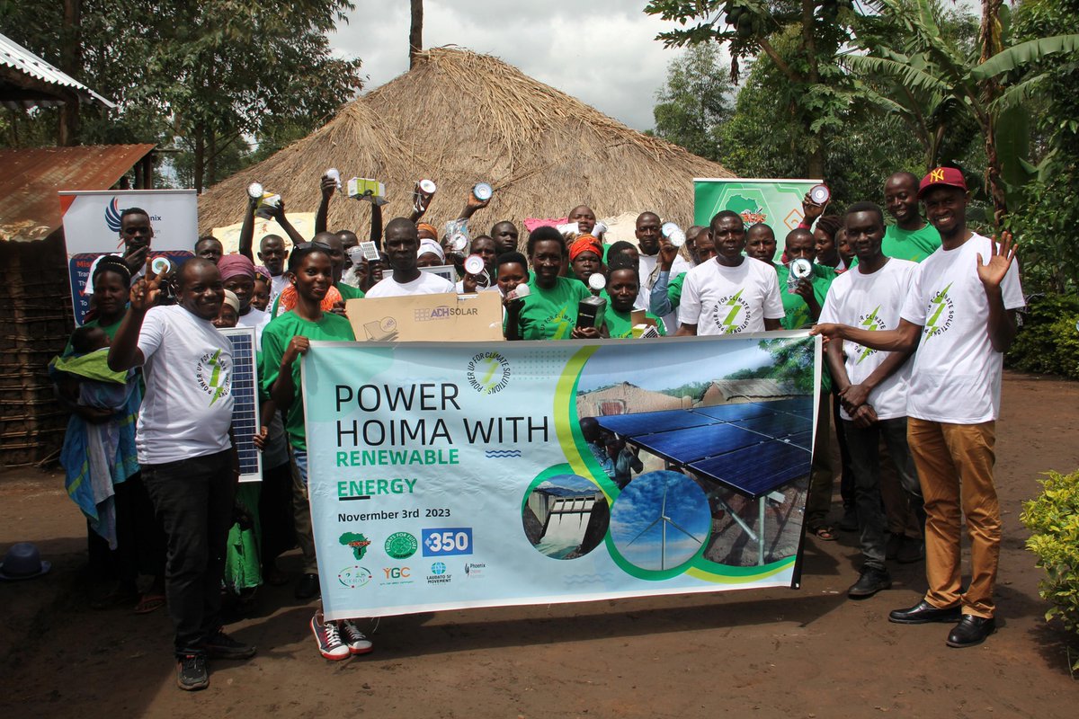 350's tweet image. 📍#PowerUpUganda⚡

On November 4th, families in the Hoima district of Uganda rallied for climate justice and lit up homes in the village of Kijumba with solar powered lights that are clean, affordable, and fully under their control. ⁠💪
