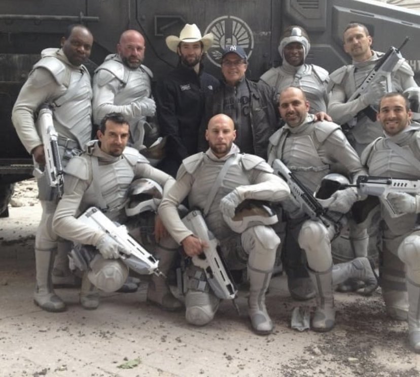 MissCF_off's tweet image. #jury SERGE CROZON acteur, cascadeur, maître d’art martial, doublon de l’acteur Omar Sy. Présent dans le film #MortaKombat #HungerGame et pleins d’autres. 

Merci d’avoir accepté d’être membre du jury à notre événement. #laclasse
