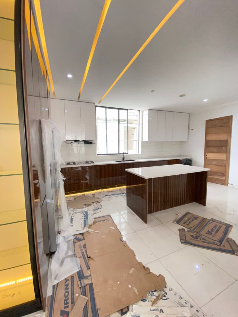 ApartmentLagos's tweet photo. FOR SALE: IKATE LEKKI

Luxurious, Smart home 4 bedroom Semi-detached duplex + BQ

Features:
-fully equipped kitchen with pantry 
; double-door refrigerator, washing machine etc
-CCTV Security system 
-parking space etc 

Title Doc: Governor’s Consent 
250M

Kindly help RT 🙏 https://t.co/Y66enBXDL6