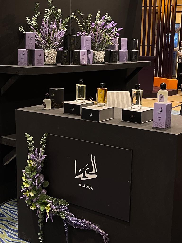 al3dda's tweet photo. العطر ليس مجرد رائحة 
العطر ذوق وجمال ومشاعر تربطك في الشخص وفي المكان …🤍

بوث براند العذا في حلته الانيقه يمسي عليك��🤍🤍
#عطور #عطور_العذا #الرياض 

https://t.co/NcBe4cmZex https://t.co/bEgcspc2uf