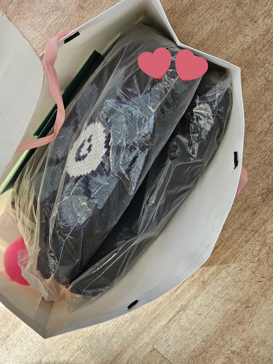 ken_sang_'s tweet photo. 보자마자 이거 켄타 옷이다 하고 샀는데 바로 입어줬어 🥲💗 https://t.co/sIBfomctwS
