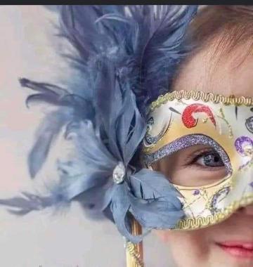 "الجمال يولد بأشكال عديدة، فقط غيّر زاويتك وستراه في كل مكان." 
.
