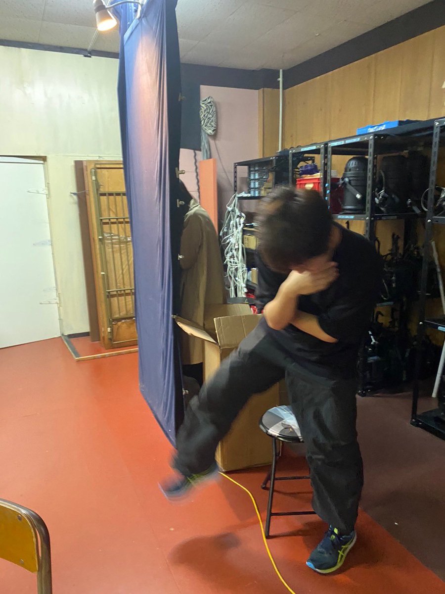 _h284's tweet photo. 打ち上げで大かくれんぼ大会をするという

鬼は中野くん https://t.co/nvYNCkmVr6