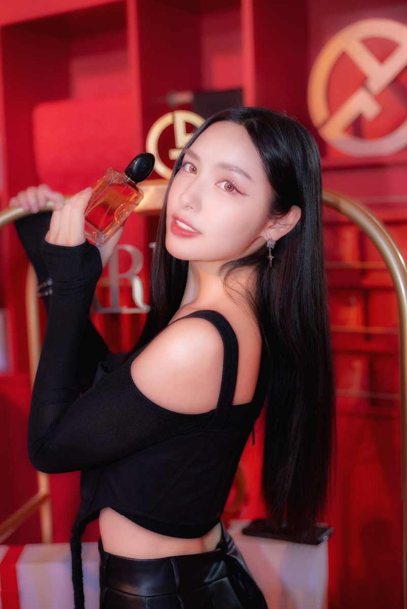 Lookkaeww_k's tweet image. Thank you “The Armani Gift House”❤️🖤

#ArmaniBeautyTH #TheArmaniGiftHouse #HolidayCollection
#lookkaewkamollak #ลูกแก้วกมลลักษณ์