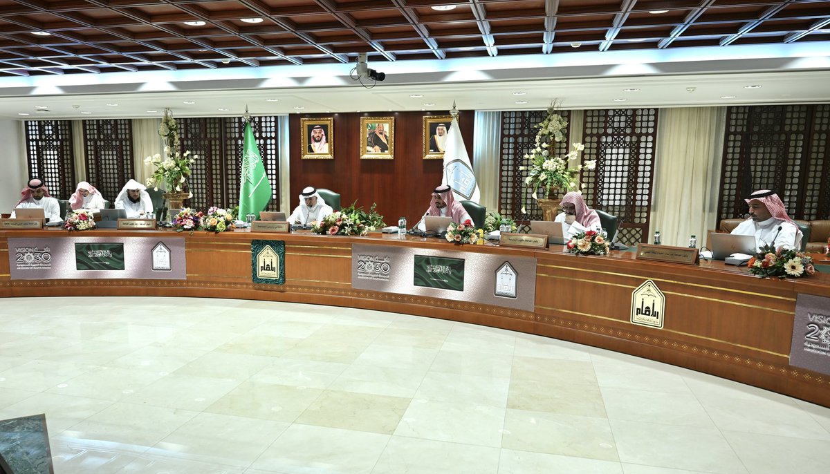 IMSIU_edu_sa's tweet photo. برئاسة معالي رئيس الجامعة أ.د. أحمد بن سالم العامري..
مجلس الوقف الجامعي بـ #جامعة_الإمام يعقد جلسته الأولى لهذا العام الجامعي 1445هـ، مساء اليوم الأحد 21/ 4/ 1445هـ، وناقش عددًا من الموضوعات المدرجة على جدول الأعمال. https://t.co/2WCWr02XZS