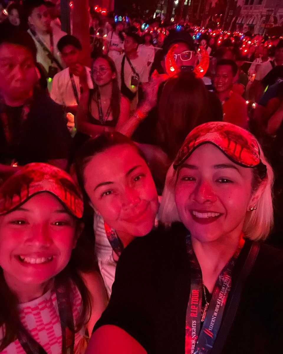 singlesforjodi's tweet photo. "A FRAMILY tradition. I have so much love for these humans. Sagad to the bones, the #RIPtour!! ๐ป๐ฉทโฅ๏ธ๐ฉทโฅ๏ธ๐ฉท"
ยฉ๏ธpatriciacoronado IG | #JodiStaMaria https://t.co/4d7DzNPIDz