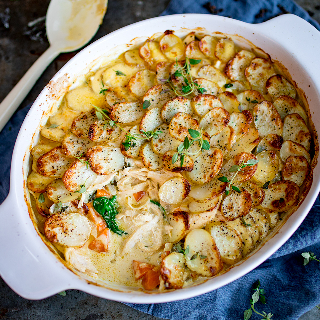 Chicken & veggies in a creamy sauce topped with crispy potatoes. 
My Creamy Chicken and Potato Bake is a whole meal in one dish! 
Perfect cold day comfort food. 😋
kitchensanctuary.com/creamy-chicken…
 #chickenbake #creamychicken #comfortfood