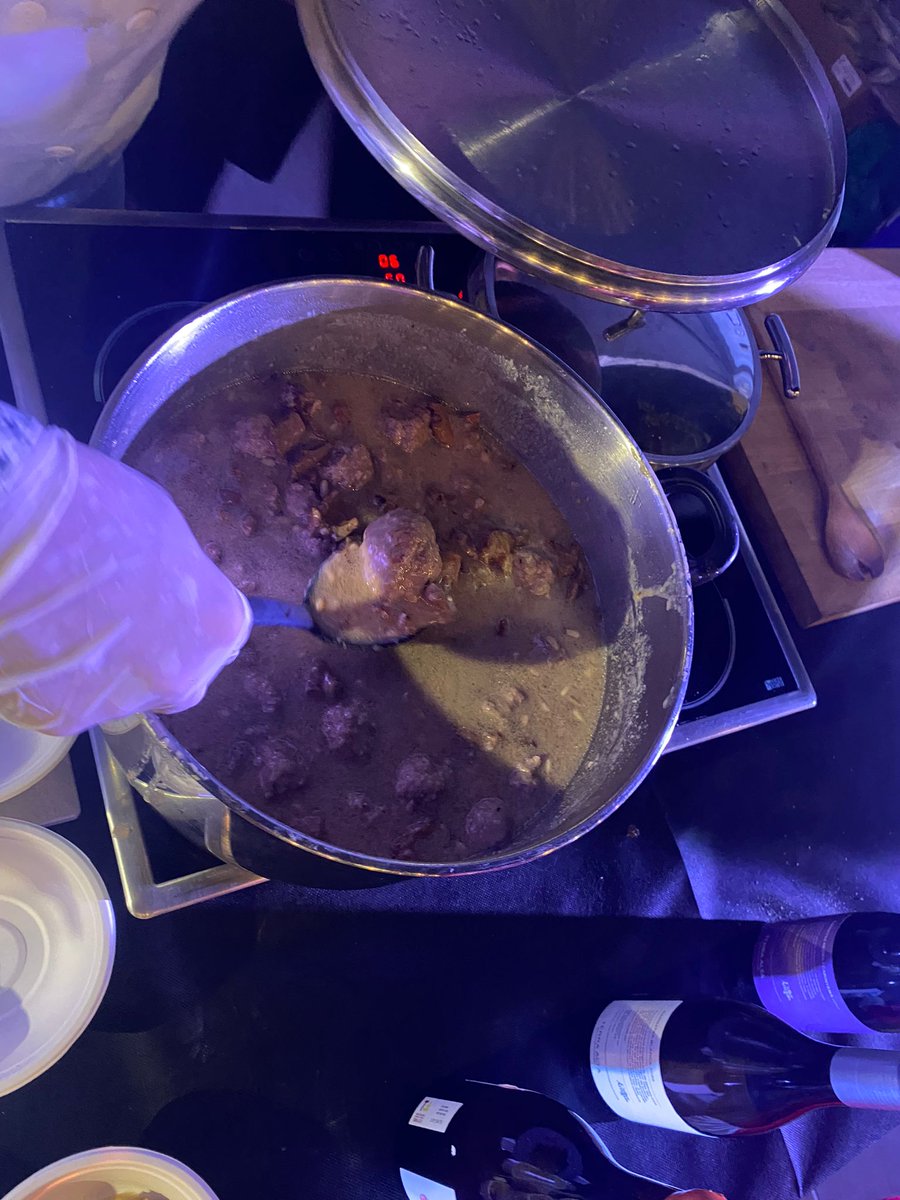 🍷🍇 Quin fantàstic showcooking vam poder gaudir anit, amb plats elaborats amb carn de caça!

Recordeu, avui encara sou a temps de gaudir de la 36a #FestadelVi: festadelvi.cat