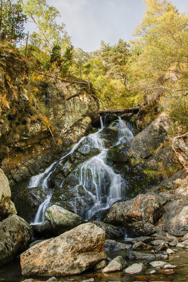 Cascades del riu Pollós al parc natural de les Valls del Comapedrosa del Principat d'Andorra.