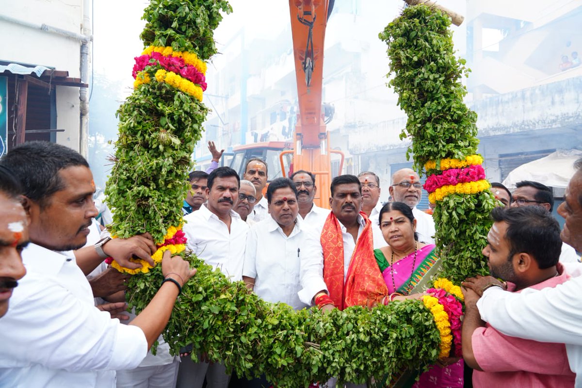 GMRMLAPTC's tweet image. పటాన్చెరు నియోజకవర్గంలో వివిధ కుల సంఘాల ఆధ్వర్యంలో చేపట్టిన ఆత్మీయ సమ్మేళనాల్లో పాల్గొన్న @BRSparty పటాన్చెరు అభ్యర్థి @GMRMLAPTC గారు. 
#VoteForCar 
#HattrickMLAGMR 
#CMKCR