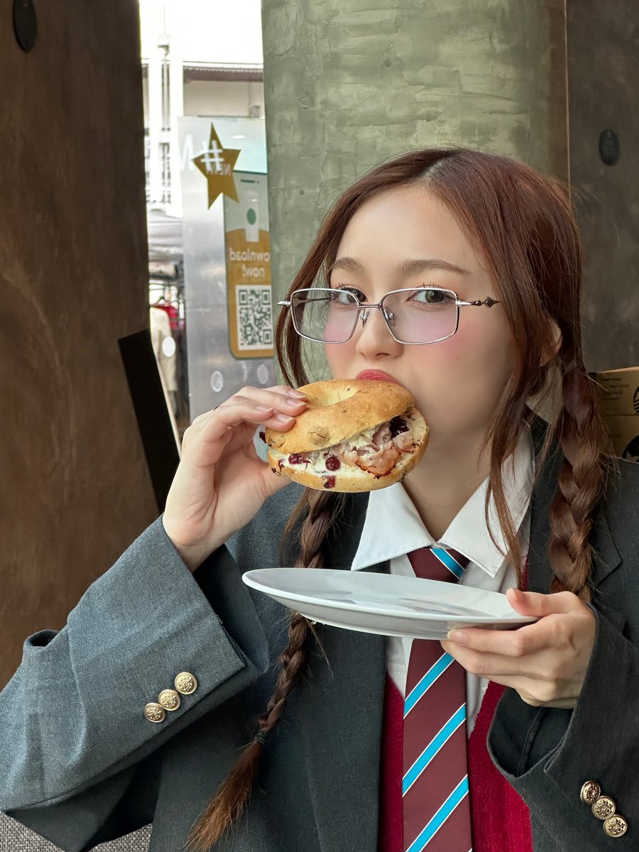 loverrukk's tweet photo. 🎒 https://t.co/4r2EnR8shC
