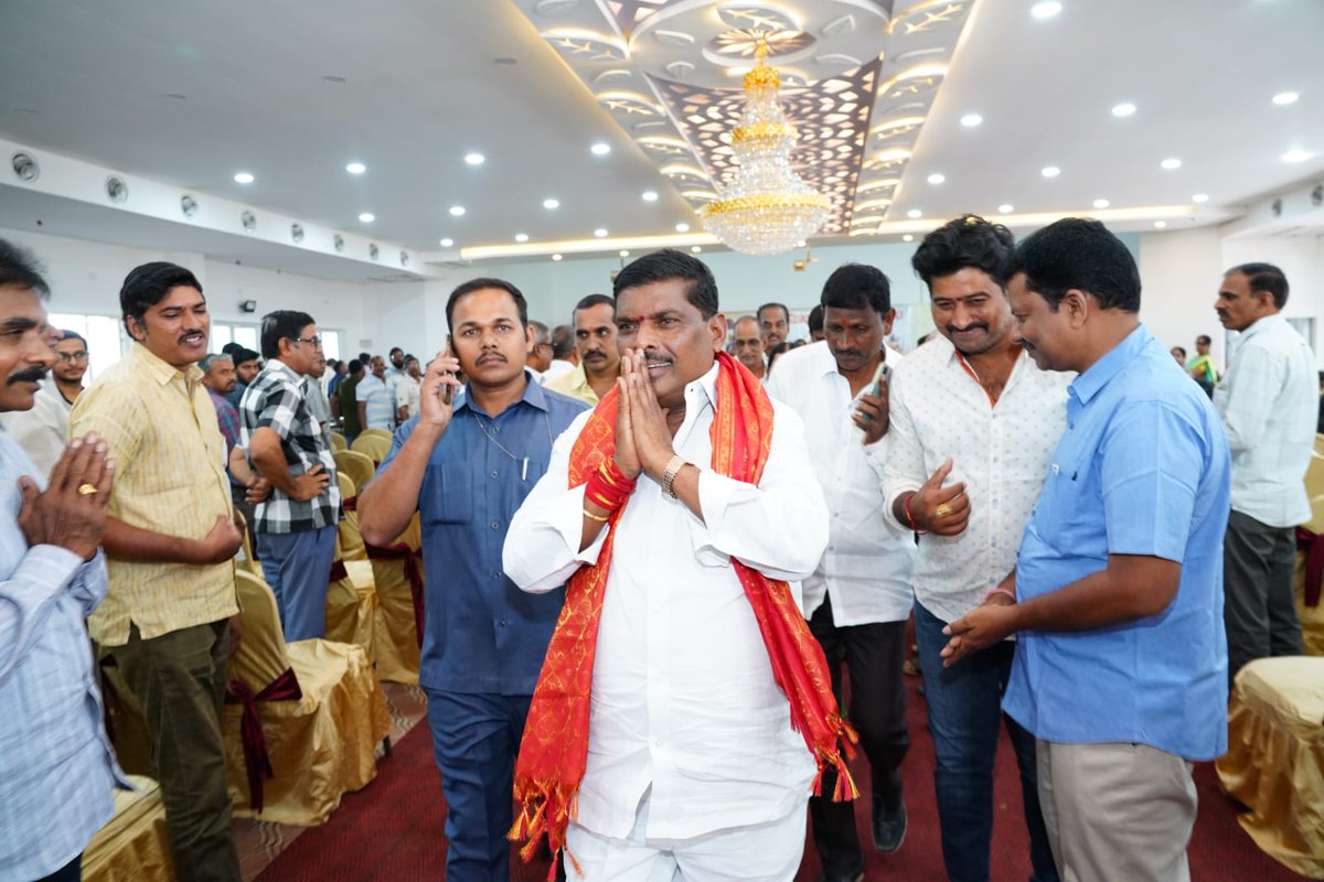 GMRMLAPTC's tweet image. పటాన్చెరు నియోజకవర్గంలో వివిధ కుల సంఘాల ఆధ్వర్యంలో చేపట్టిన ఆత్మీయ సమ్మేళనాల్లో పాల్గొన్న @BRSparty పటాన్చెరు అభ్యర్థి @GMRMLAPTC గారు. 
#VoteForCar 
#HattrickMLAGMR 
#CMKCR