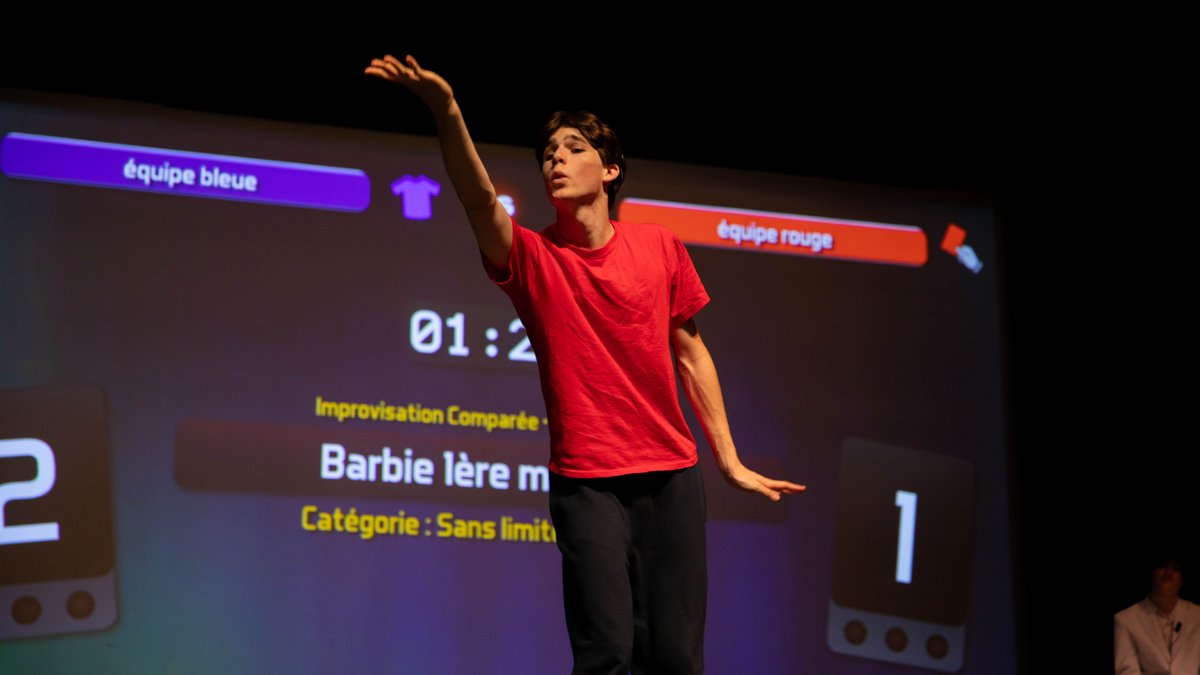 🥊 🎭 The "Match d'impro" is over, and the fight was ruthless. Both teams from the Theater option were remarkable, but the winner takes it all, and the audience chose... the Blue team! Also on the podium for the best individual performance: 🥉Anais🥈Alban🥇Arthur. Congrats!