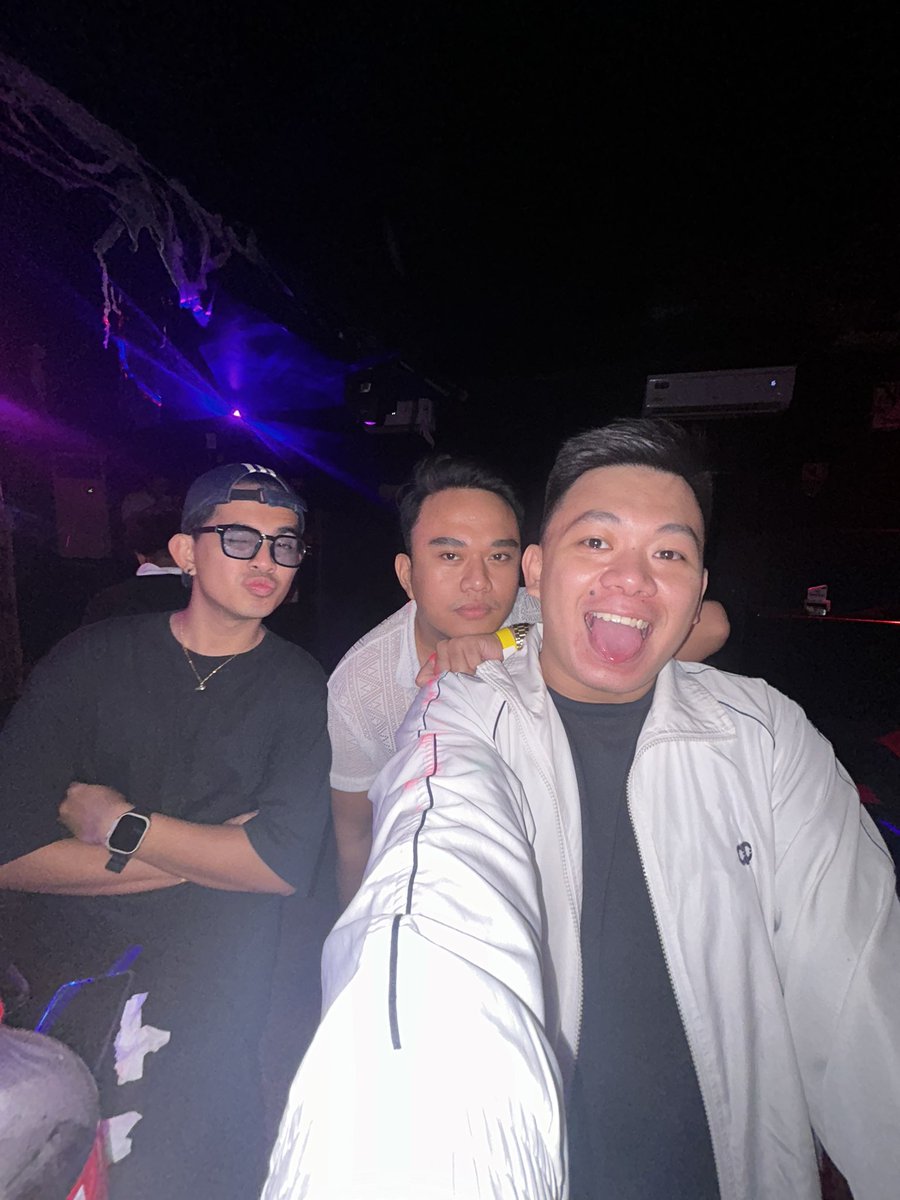 gerardlajowa's tweet photo. the bois and their disney princess 🥰 https://t.co/IjzaQYOUEd