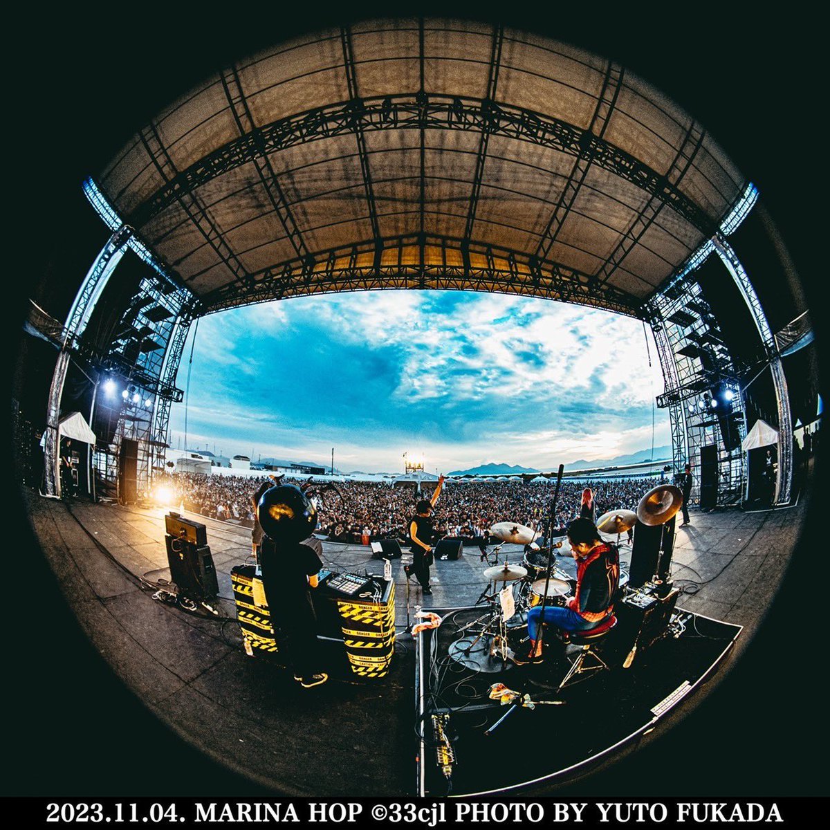 waka_lh's tweet photo. 11/4(土)
広島マリーナホップ 特設会場
"FULL POWER FEST'23"
.
コロナナモレモモでした🙆‍♂️
RED in BLUE 呼んでくれて本当にありがとう!!
広島の魅力がたくさんしれた１日だったと共に
音楽を続けることでつながっていくご縁も強く感じました‼︎
最高の１日でした😌
.
#コロナナモレモモ https://t.co/KcJhQ4wUPD