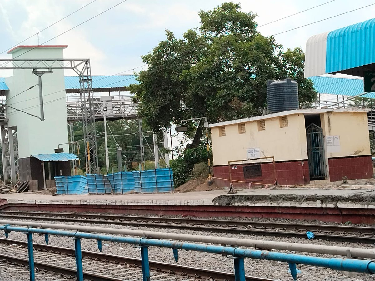 SCRailwayIndia's tweet photo. #SCRInfraUpdates

Redevelopment #infrastructure work under #AmritBharatStation Scheme at #Raichur station under progress

@RailMinIndia https://t.co/azPJRSnvIz