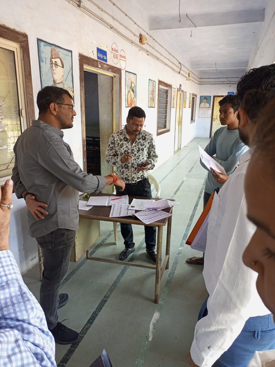 AnandElection's tweet photo. Resp.DEO and Collector sir, Anand has visited Polling stations of 112-Anand, 111-Umreth and 110-Anklav AC and instructed BLOs to enroll maximum young voters and rectify electoral roll.@ECISVEEP @CEOGujarat @CollectorAnd https://t.co/j8qNTnDwUu