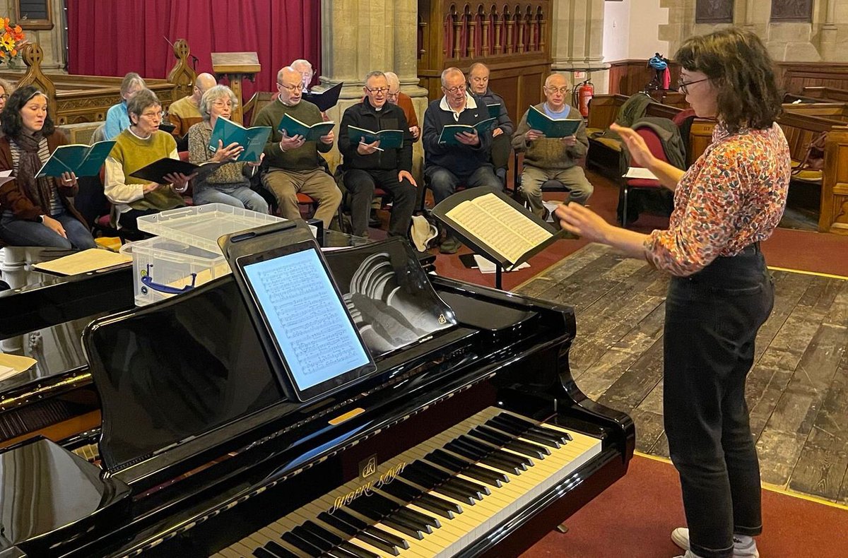 Here’s our new conducting scholar <a href="/eim_hurley/">Eimear Hurley</a> at the podium rehearsing Durufle’s Ubi Caritas for our #concert on 18 November. Tickets on sale now cappellanewcastle.org.uk/Nov2023Concert