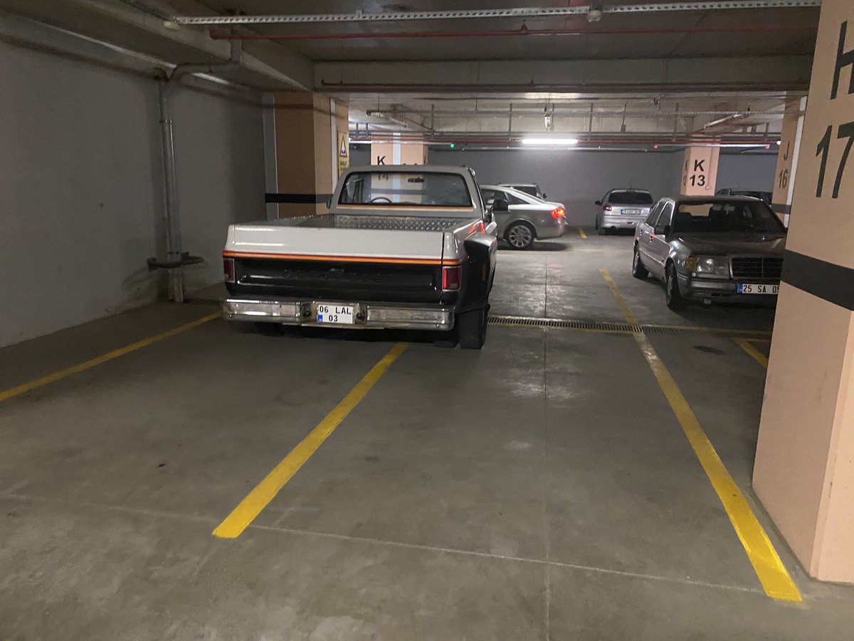 İki araçlık yer işgal eden görmüştüm ama 4 araçlık yer işgalini ilk defa görüyorum <a href="/MNGavm/">MNG AVM</a>