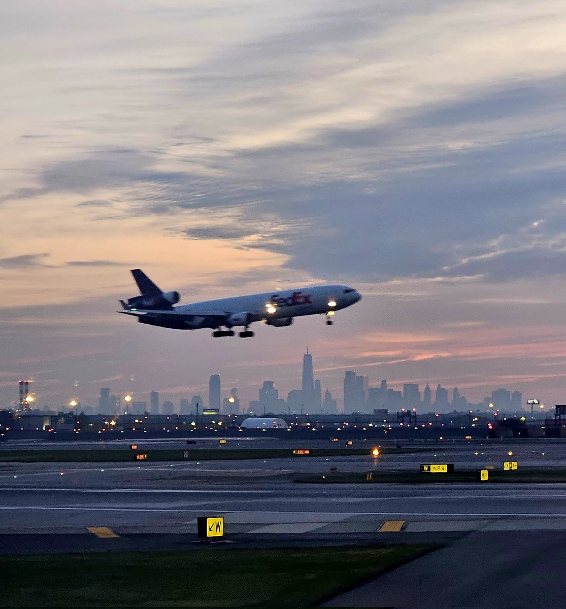 pinillacristina's tweet image. ✈️⚽️Hasta la próxima EWR 👋#Idratherbeflying