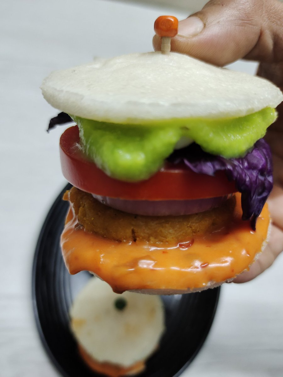 Recipesbyfarida's tweet photo. Idli burger
Perfect fusion of South Indian flavors and Western twist in this delectable Idli Burgers
For recipe click here 👇
https://t.co/42MBN2EM1Z
#IdliBurger #surat #recipesbyfarida
#SouthIndianFusion
#Foodie #healthy
#foodart #foodfusion https://t.co/87acm1zcHO