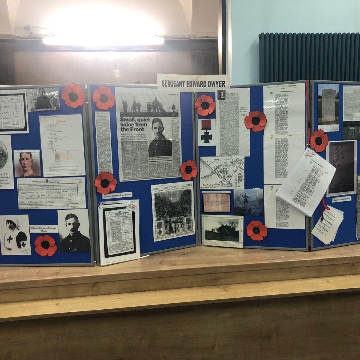 LBHFLibraries's tweet photo. The staff at Fulham Library have created this special display in support of Remembrance Day. #LBHF #FulhamLibrary #RemembranceDay #LestWeForget https://t.co/oP7isKtHoy