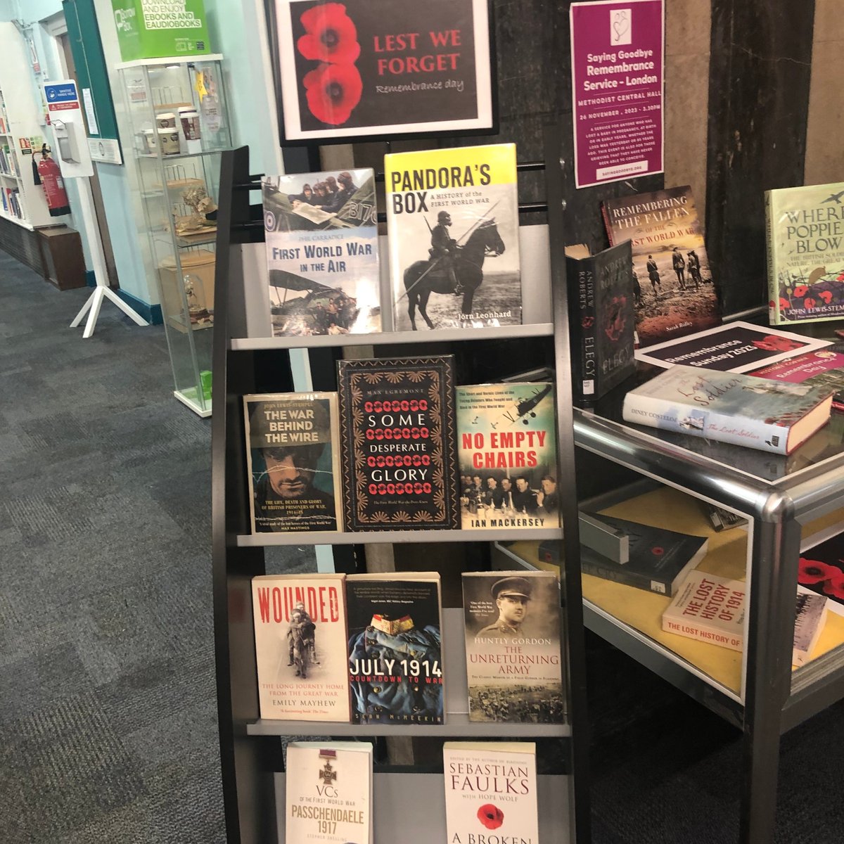 LBHFLibraries's tweet photo. The staff at Fulham Library have created this special display in support of Remembrance Day. #LBHF #FulhamLibrary #RemembranceDay #LestWeForget https://t.co/oP7isKtHoy
