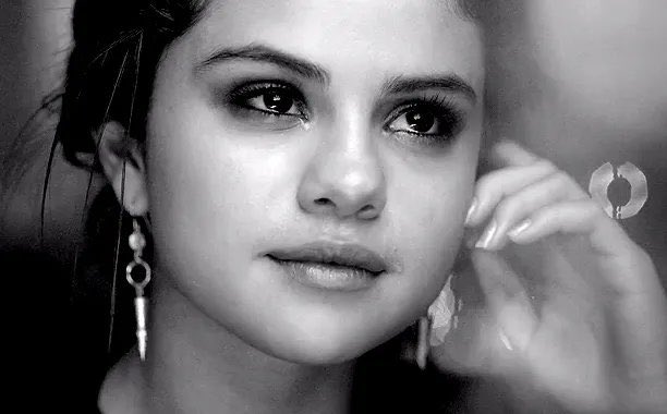PopCrave's tweet photo. 9 years ago, Selena Gomez released “The Heart Wants What It Wants.” https://t.co/ZgWcDoMMd3
